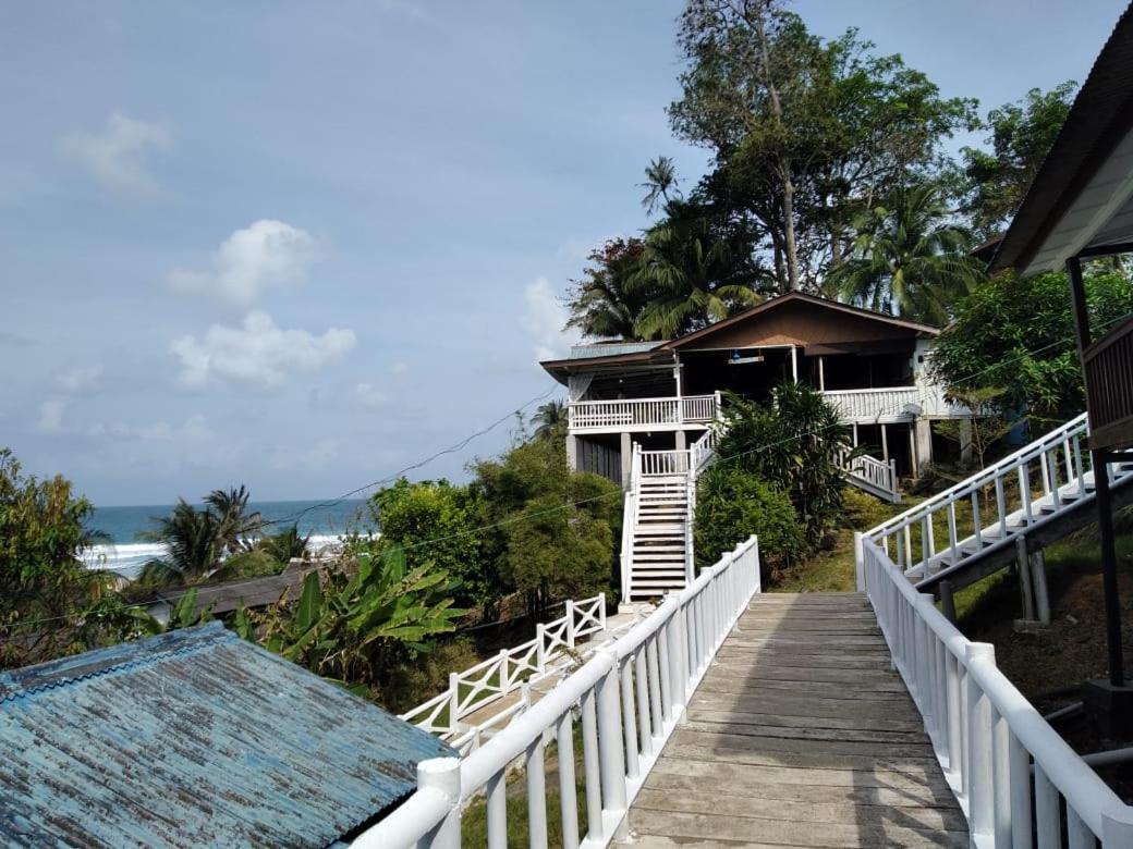 Long Beach Garden Hotel Kampung Kuala Besut Exterior photo